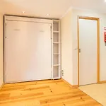 Апартаменти Budget 1 Bed Down Town *